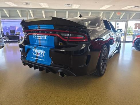 Used 2023 Dodge Charger Scat Pack w/ Navigation & Travel Group RWD image 4