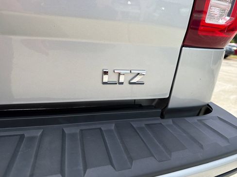 Used 2017 Chevrolet Silverado 1500 LTZ Z71 w/ LTZ Plus Package AWD/4WD image 15