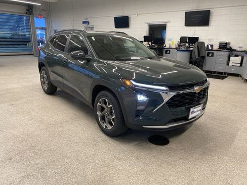 New 2026 Chevrolet Trax LT FWD image 3