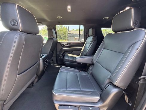 Used 2024 Chevrolet Suburban Premier AWD/4WD image 19