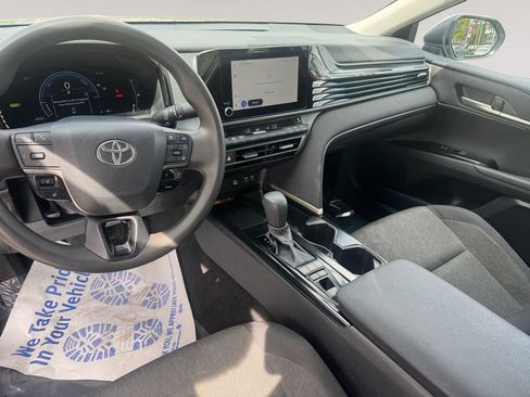 Used 2025 Toyota Camry LE FWD image 10