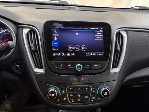 Used 2023 Chevrolet Malibu LT FWD image 28