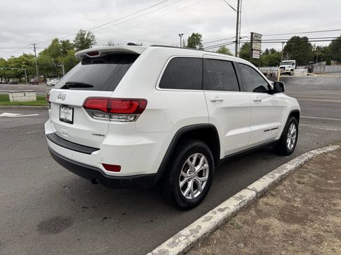 Used 2020 Jeep Grand Cherokee Laredo image 4