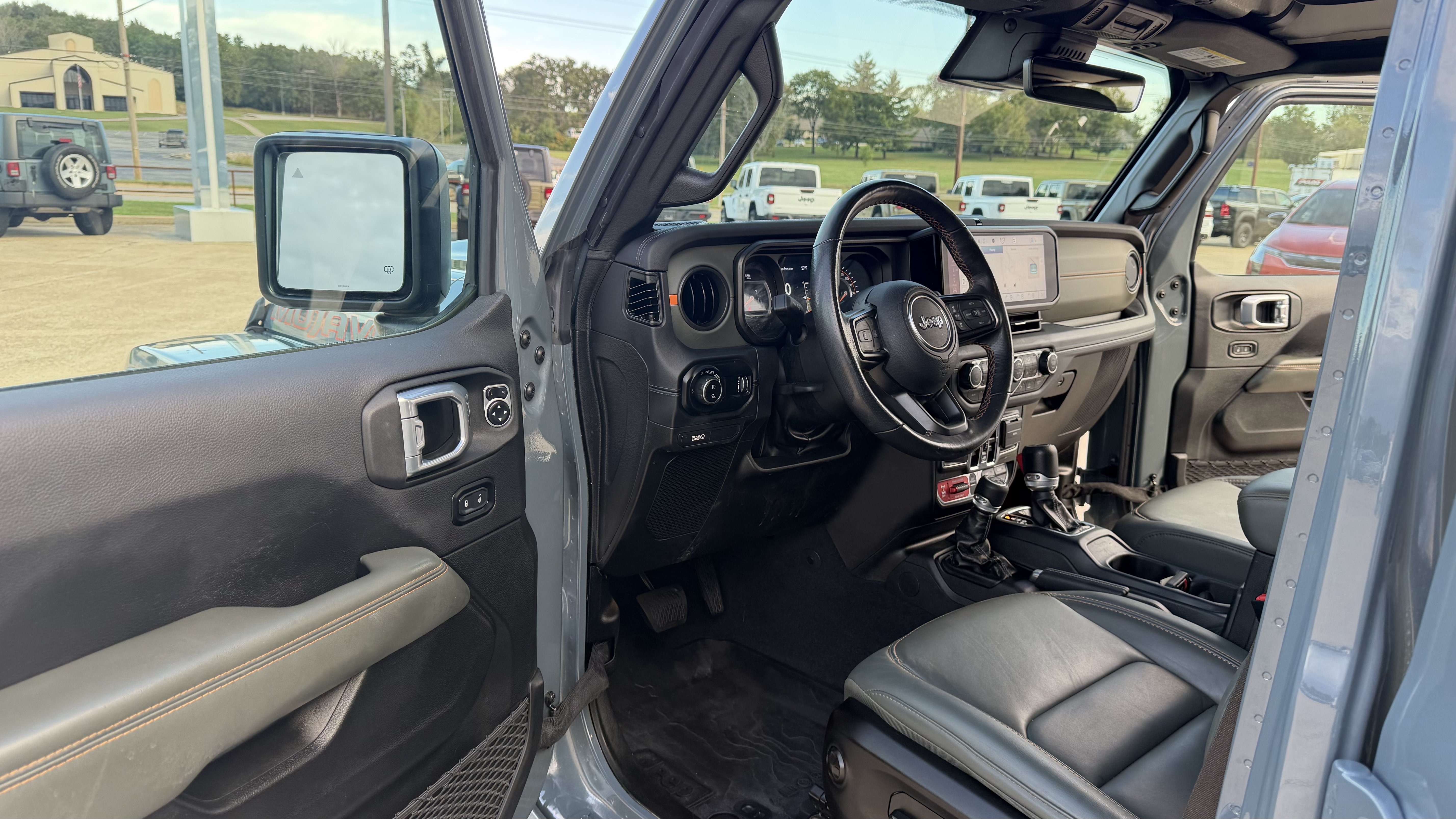 Used 2024 Jeep Gladiator Mojave AWD/4WD image 17