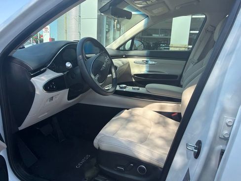 Used 2025 Genesis GV70 2.5T AWD/4WD image 16