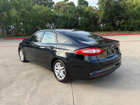 Used 2014 Ford Fusion SE FWD image 4