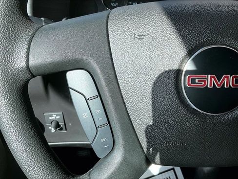 Used 2024 GMC Savana 2500 w/ Driver Convenience Package image 10