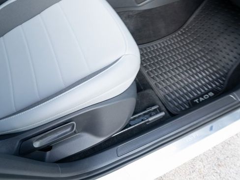 Certified 2023 Volkswagen Taos SE image 42
