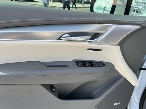 Used 2024 Cadillac XT5 Premium Luxury FWD image 9