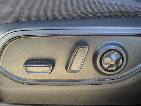 Used 2023 Jeep Grand Cherokee L Laredo image 27