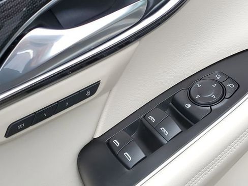 Used 2022 Buick Envision Essence w/ Technology Package I image 24