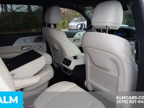 Used 2025 Mercedes-Benz GLS 450 4MATIC image 28