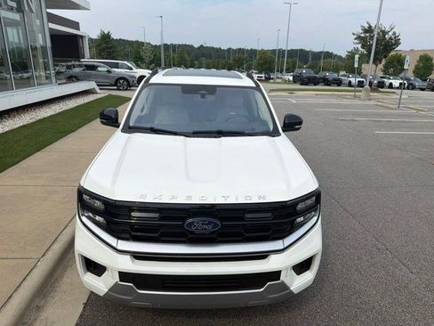 Used 2025 Ford Expedition Platinum w/ Platinum Ultimate Package AWD/4WD image 32