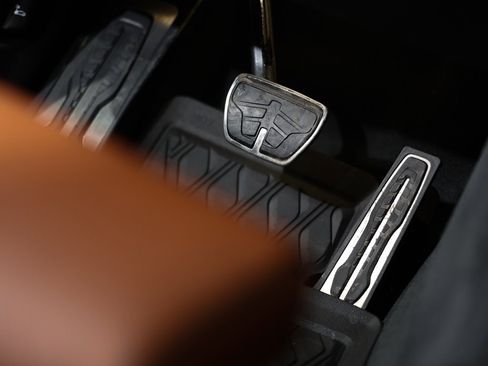 Used 2023 BMW X6 M50i w/ Executive Package image 32