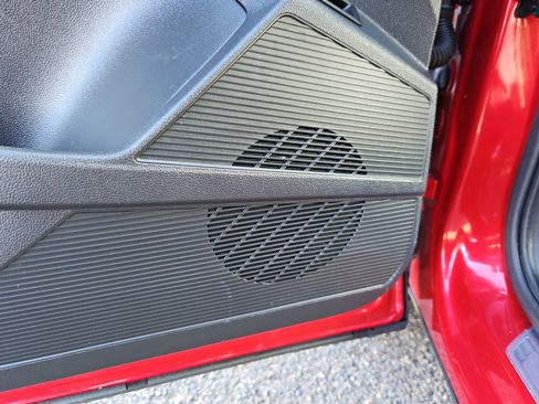 Used 2022 Volkswagen Taos SE image 11