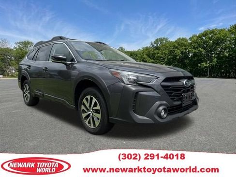 Used 2023 Subaru Outback Premium AWD/4WD image 1