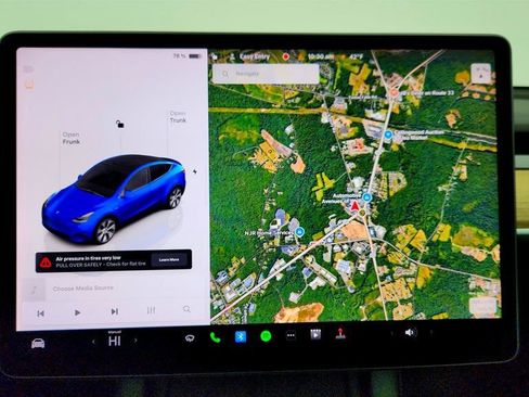 Used 2022 Tesla Model Y Long Range image 23