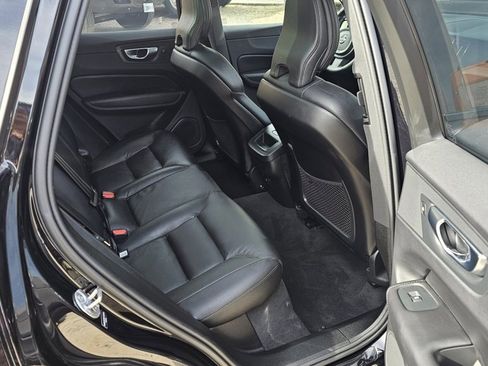 Certified 2025 Volvo XC60 B5 Plus image 9