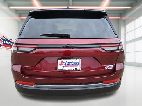 New 2026 Jeep Grand Cherokee Altitude image 25