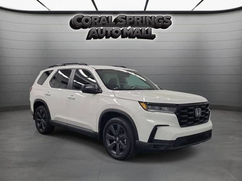Certified 2025 Honda Pilot Sport image 1