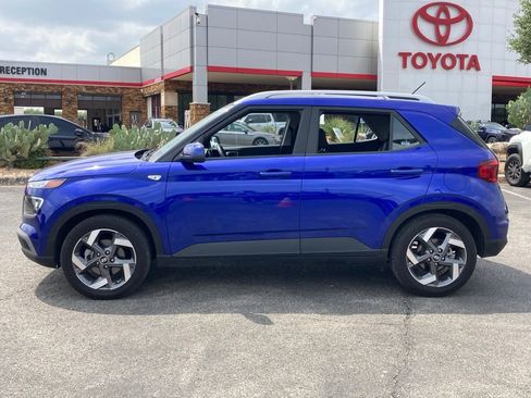 Used 2025 Hyundai Venue SEL image 8