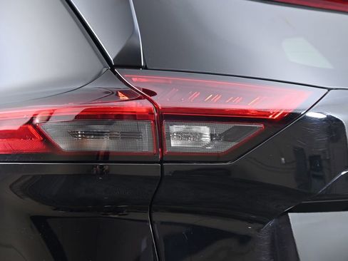 Certified 2025 Nissan Rogue S AWD/4WD image 11