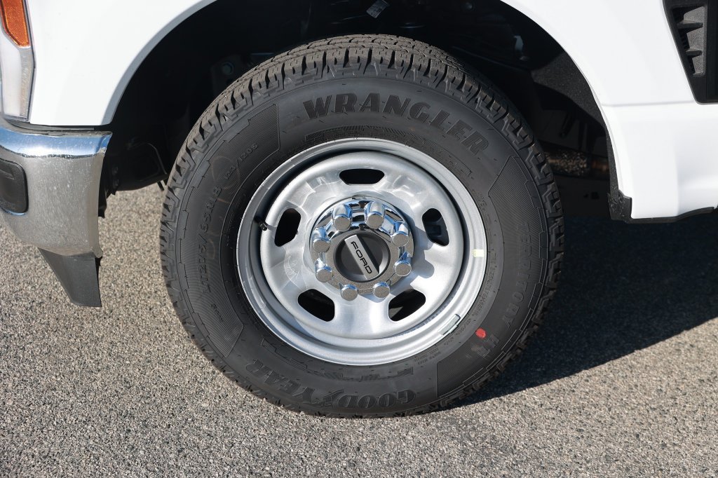 New 2027 Ford F350 XL w/ XL Chrome Package RWD image 14