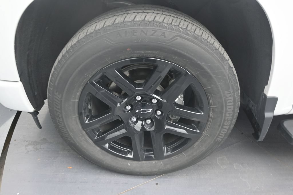 Used 2023 Chevrolet Silverado 1500 RST w/ LPO, Dark Essentials Package RWD image 9