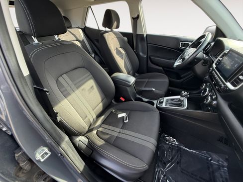 Used 2024 Hyundai Venue SEL image 19