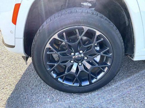 Certified 2025 Jeep Grand Cherokee L Summit w/ Obsidian Package image 24