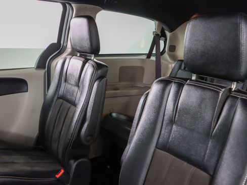 Used 2019 Dodge Grand Caravan SXT image 24