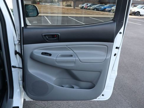 Used 2014 Toyota Tacoma PreRunner image 25