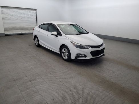 Used 2018 Chevrolet Cruze LT w/ Convenience Package FWD image 13