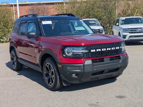 Certified 2025 Ford Bronco Sport Outer Banks w/ Outer Banks Tech Package+ image 2