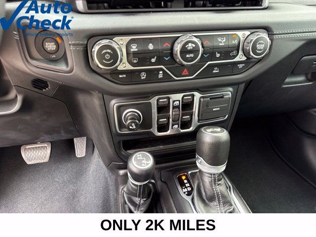 Used 2024 Jeep Wrangler Unlimited Sahara AWD/4WD image 13