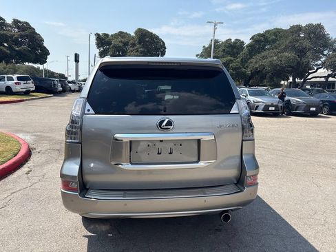 Used 2023 Lexus GX 460 Premium w/ Premium Package AWD/4WD image 4