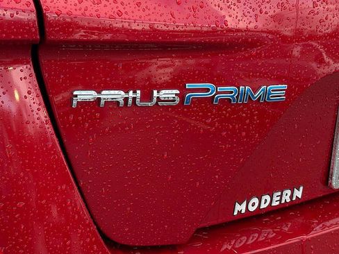 Used 2020 Toyota Prius Prime XLE image 28