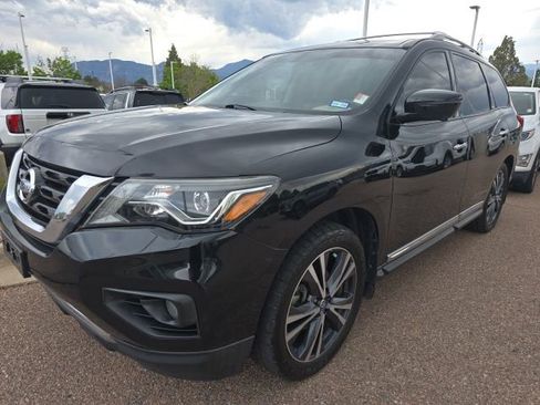 Used 2020 Nissan Pathfinder Platinum FWD image 3