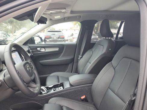 Certified 2026 Volvo XC40 B4 Plus w/ Protection Package Premier image 20