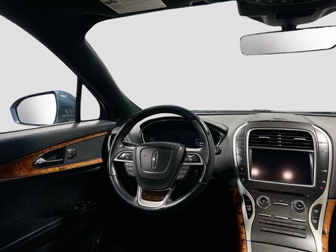 Used 2019 Lincoln Nautilus Select image 24