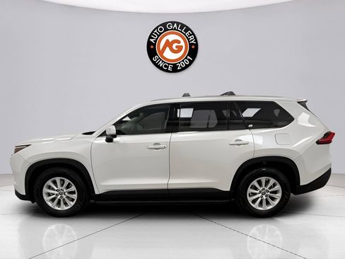 Used 2024 Toyota Grand Highlander AWD image 4