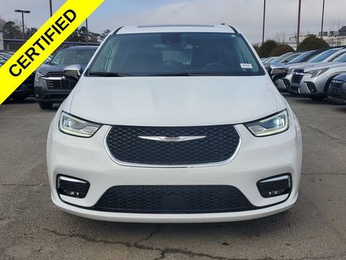 Certified 2023 Chrysler Pacifica Limited image 2