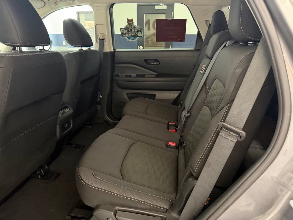 Used 2024 Nissan Pathfinder SV FWD image 28