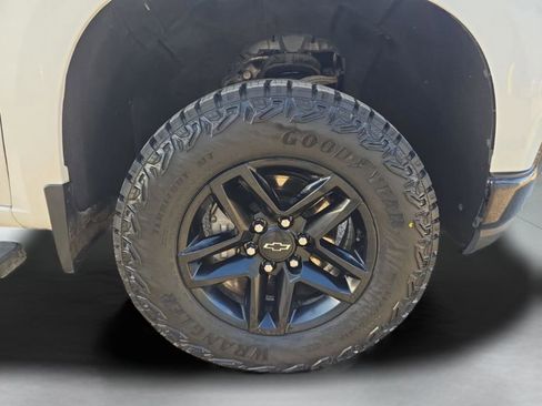 Used 2021 Chevrolet Silverado 1500 LT Trail Boss w/ Convenience Package II image 32