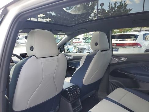 Used 2025 Volkswagen ID.4 Pro S AWD/4WD image 17