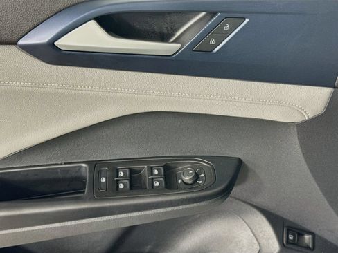 Certified 2024 Volkswagen Taos SE AWD/4WD image 11