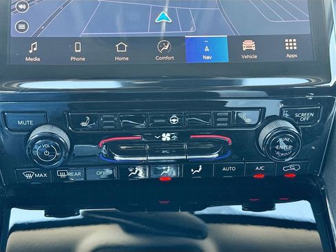 Used 2023 Jeep Grand Cherokee Limited image 19