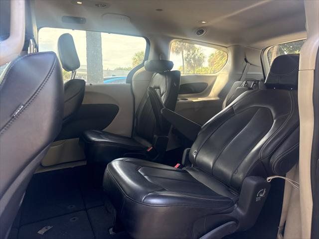 Used 2024 Chrysler Pacifica Touring-L FWD image 16