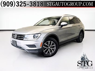 Used 2020 Volkswagen Tiguan SE w/ Panoramic Sunroof Package