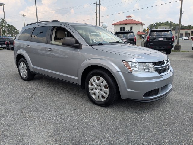 Used 2020 Dodge Journey SE w/ SE Popular Equipment Group FWD image 2